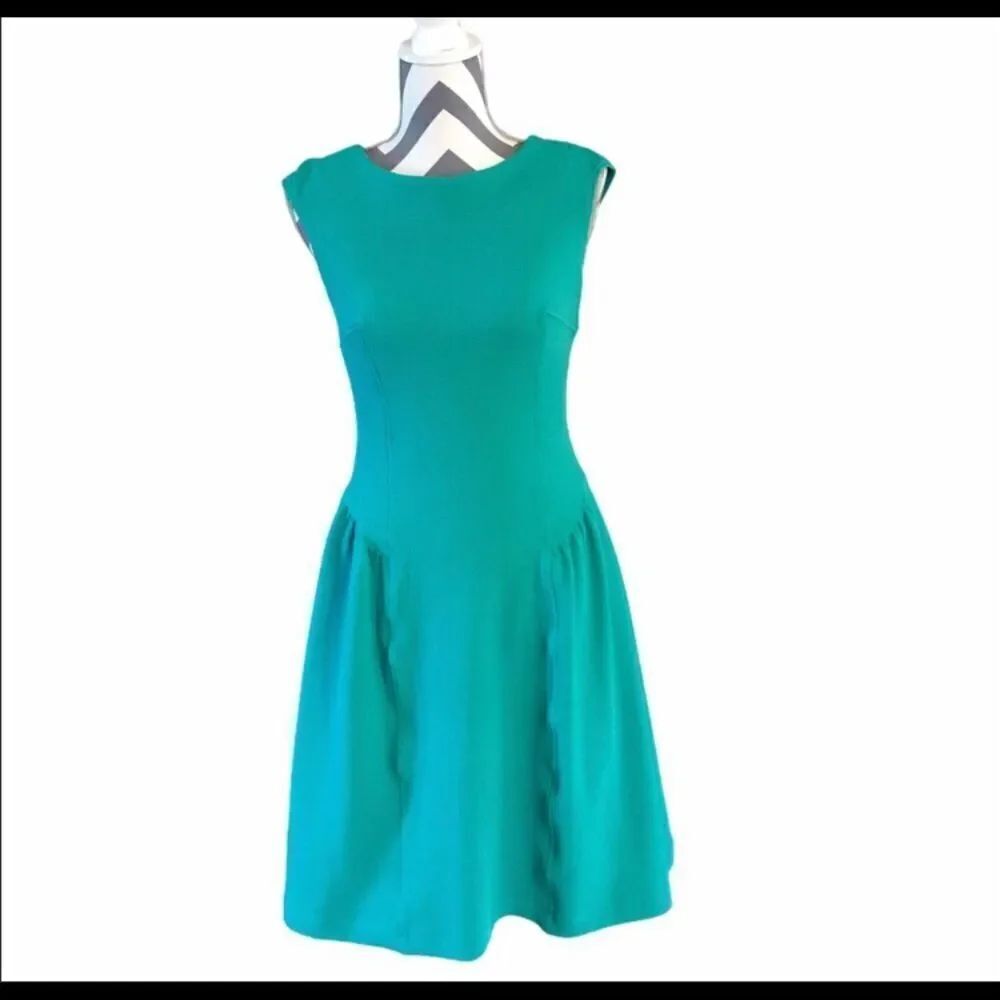 Sangria
Size 6 Dress Green